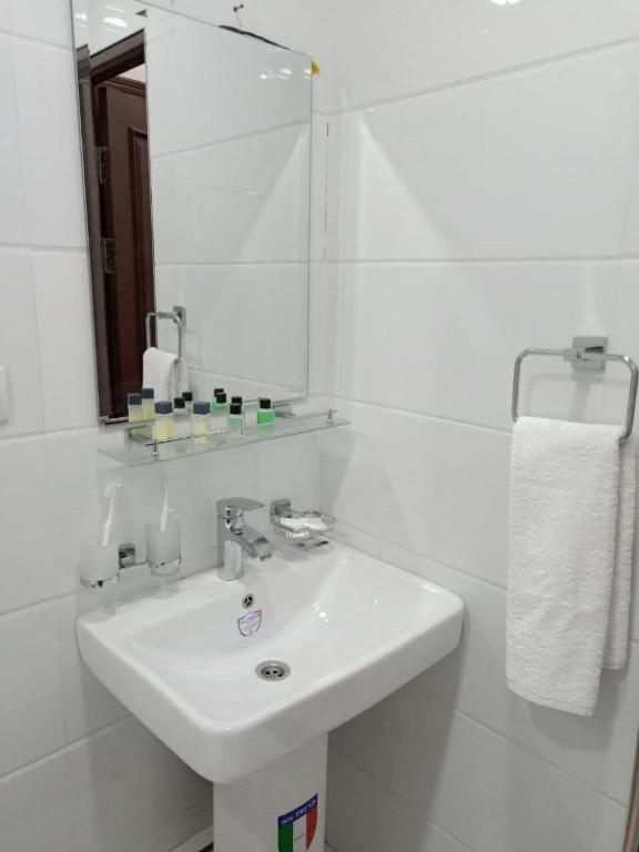 Queens 2 Hotel Ташкент Екстер'єр фото