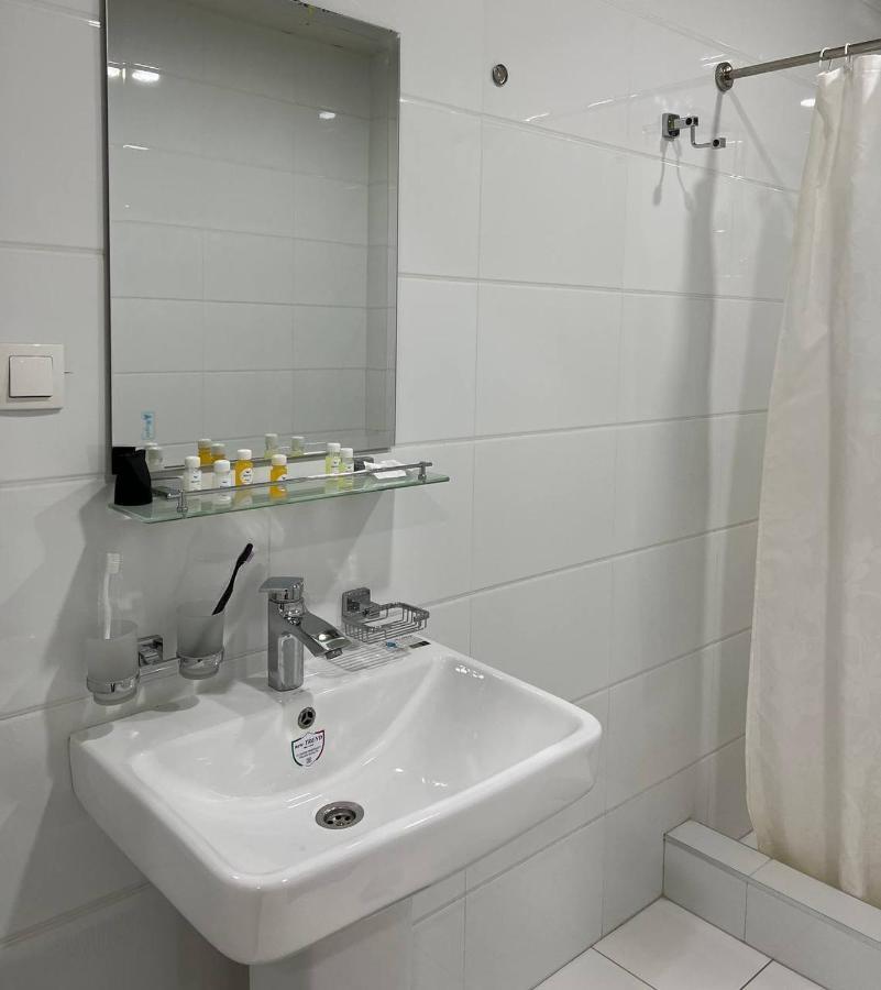 Queens 2 Hotel Ташкент Екстер'єр фото